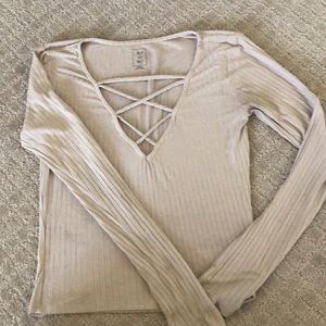 cross V-neck crop top.